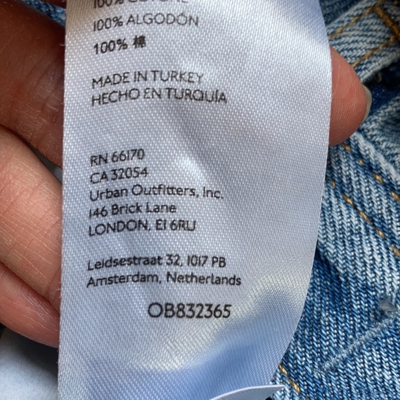 We the free distressed w holes raw fray hem button fly jean size 26 - Picture 14 of 17